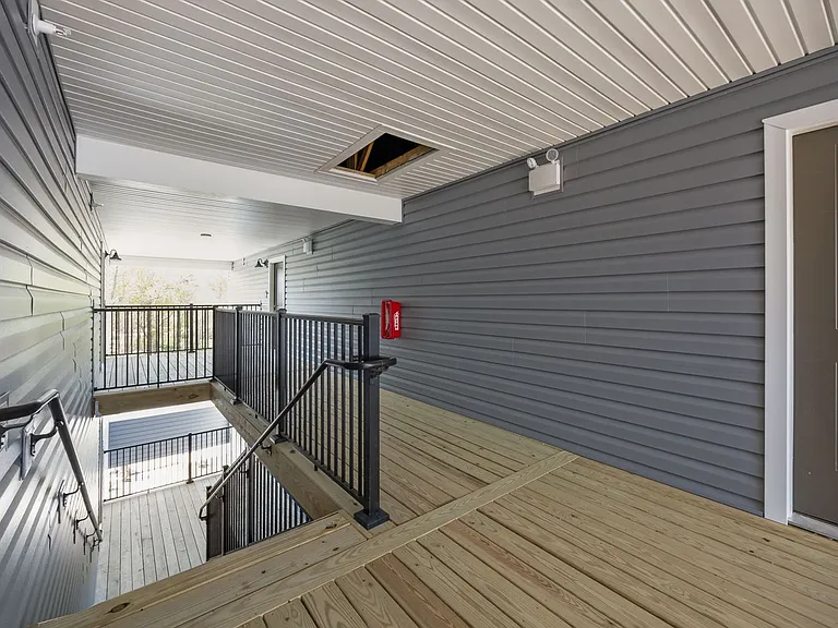 Harbor Village Apartments — Photo 26
