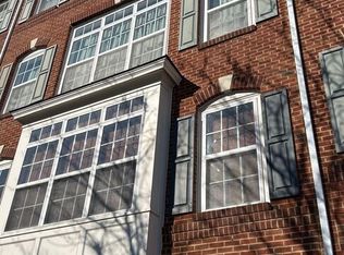 19273 Winmeade Dr, Leesburg, VA 20176