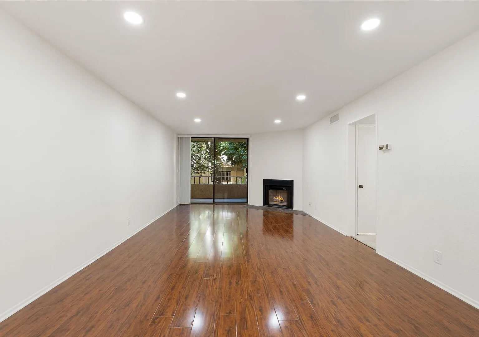 Gorgeous 2 bed 2 bath in Monterey Hills — Photo 4