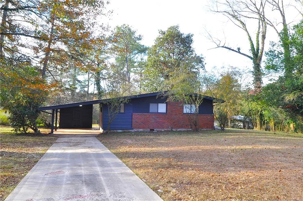 3 bed, 1.5 bath, 1306 sqft, $1,924 — Photo 2