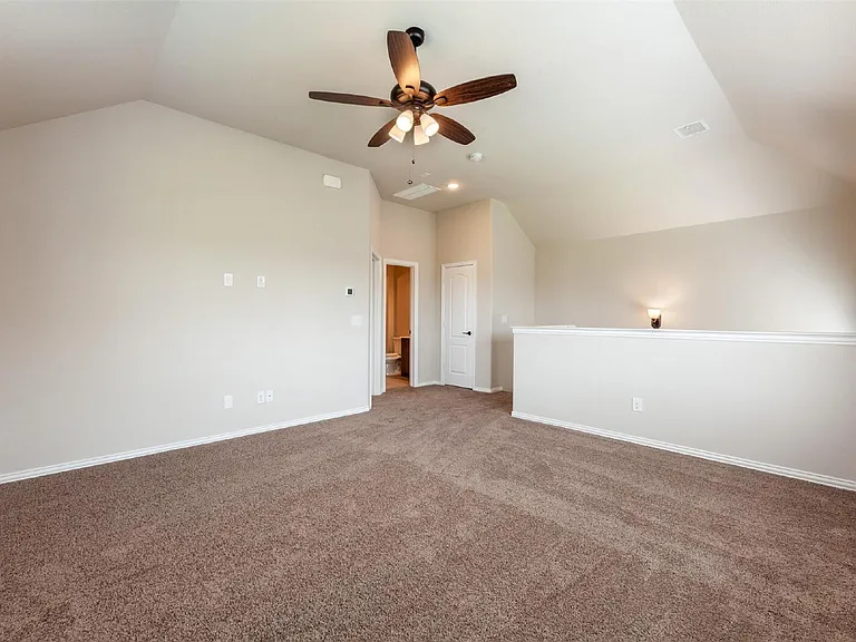 1304 Lancaster Dr — Photo 24
