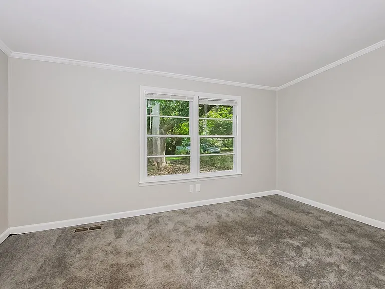 865591_027_bedroom_12936551.jpg