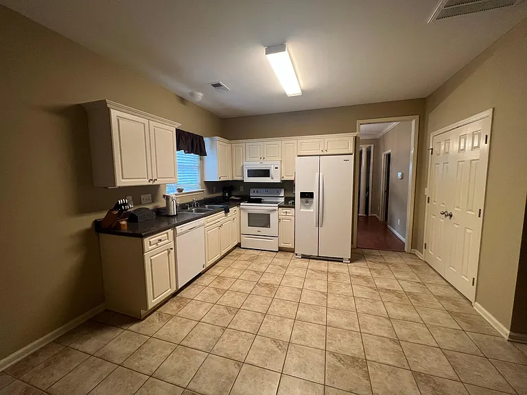 1212 Pebble Creek Cir — Photo 9