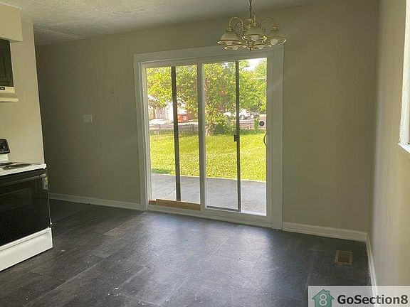 5th image of 2862 Caroline Ave
