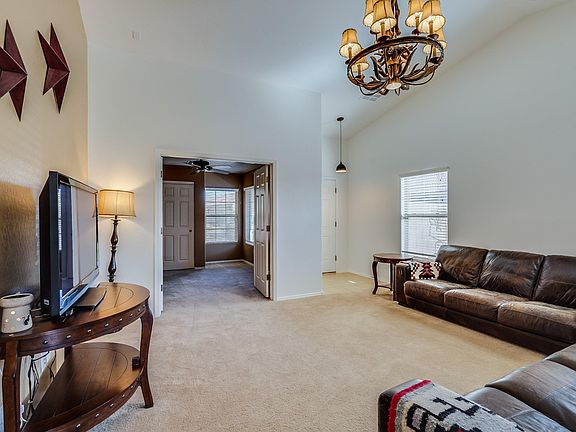 LIVING TO ENTRY & BEDRM 3