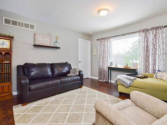 5th image of 14825 Larsen Ave NE