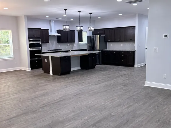 231 Silver Fox Ln, Columbia, SC 29212