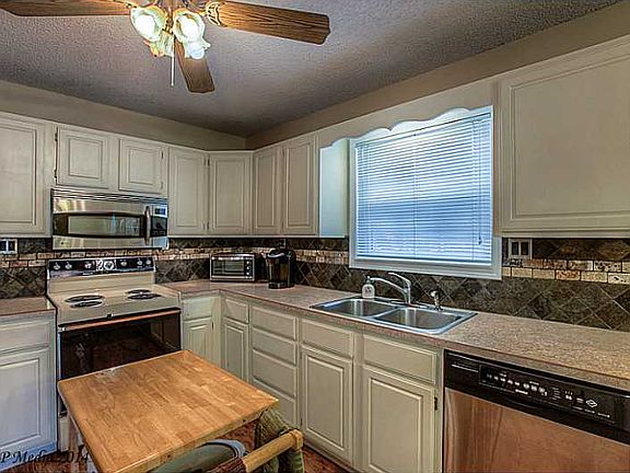 5th image of 13645 Redbud Dr