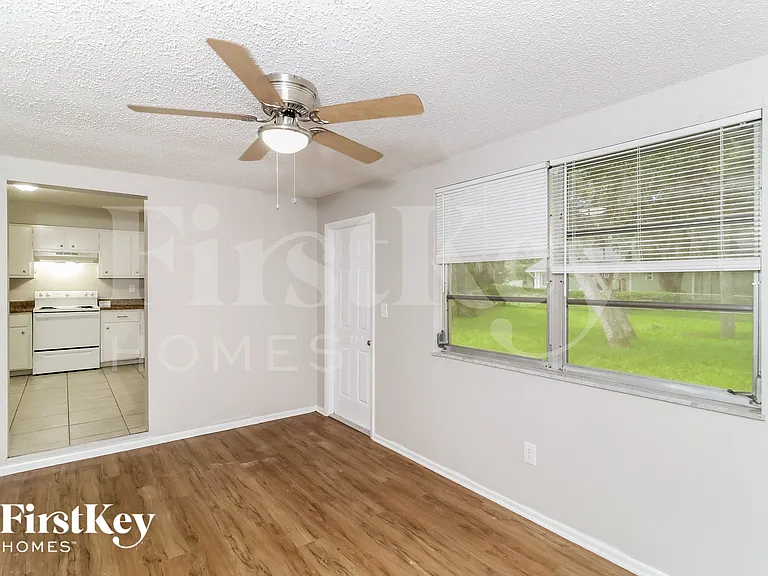 2435 Duke Ln — Photo 5