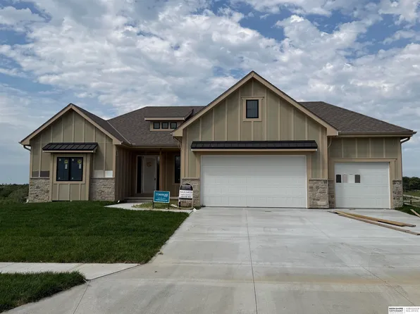 10104 S 117th St, Papillion, NE 68046