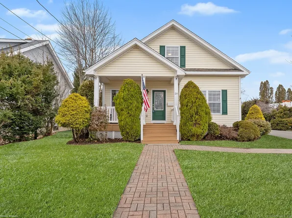 20 Hughes Street, East Haven, CT 06512