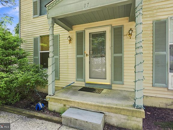 4th image of 17 Lady Diana Cir