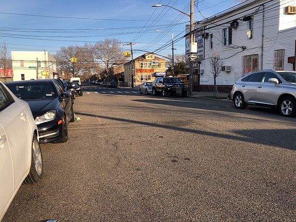 5th image of 913 E 88th St