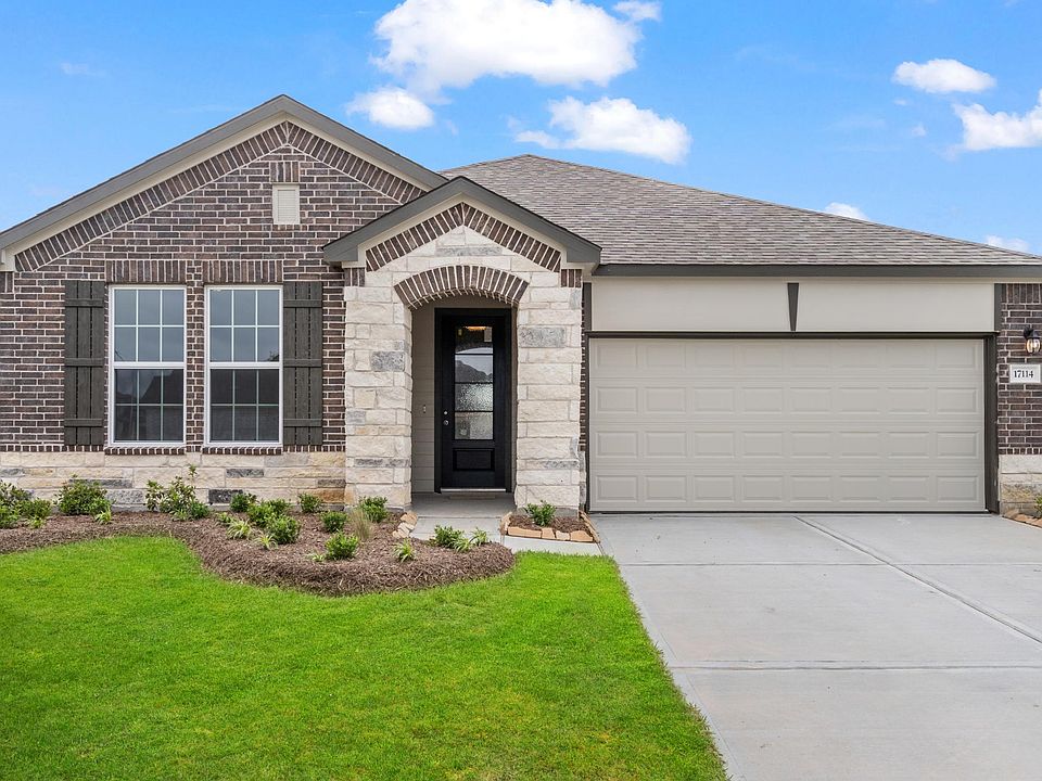 Welcome home to 17114 Plover Rock Trail located in the Dellrose community and zoned to Waller ISD.