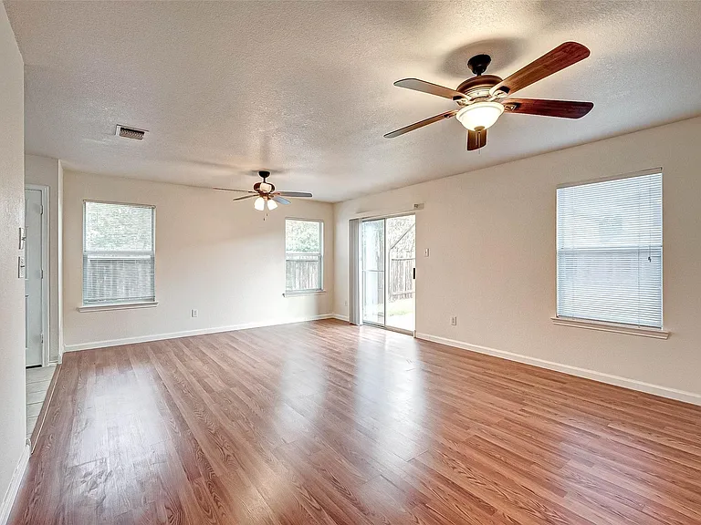 7910 Raven Creek Ln — Photo 16