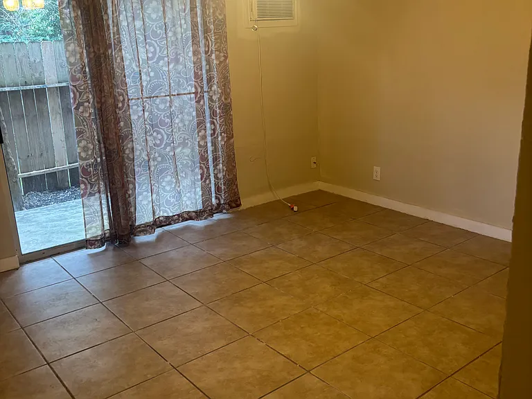 1823 Garys Park — Photo 8