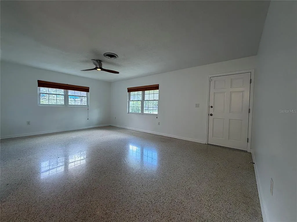 3 bed, 2.0 bath, 1352 sqft, $2,095 — Photo 2