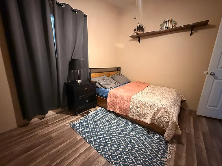 3rd room, full bed