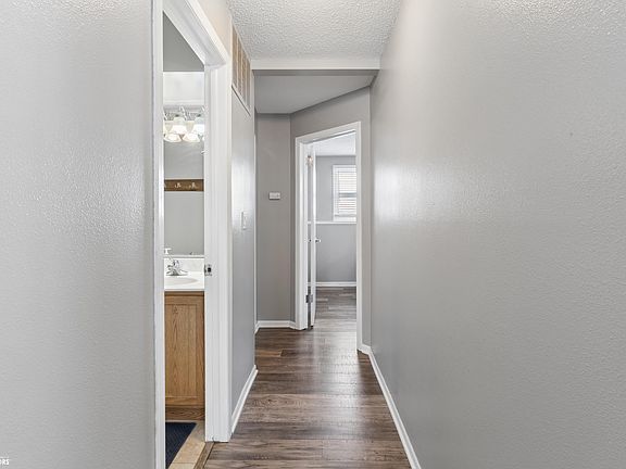 5th image of 2 Country Ln APT 1