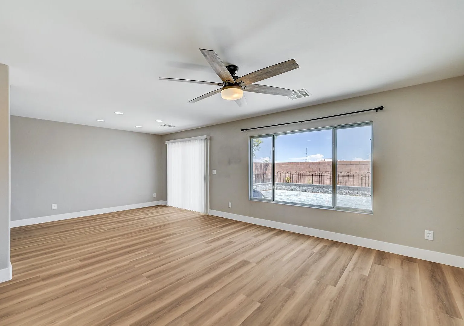 Beautiful 3 Bedroom Mountain's Edge Rental with Brand-New Luxury Vinyl Flooring! — Photo 3