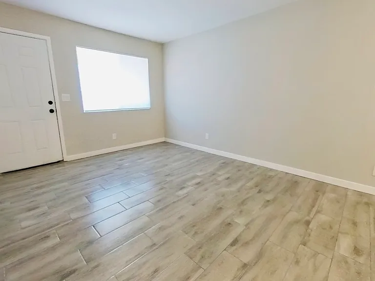 2737 N Salem #101 — Photo 5