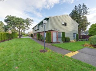 2240 NE Hogan Dr, Gresham, OR 97030