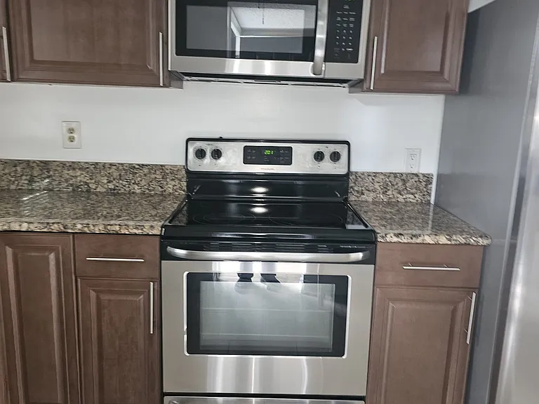 2822 Somerset Park Dr #201 — Photo 7