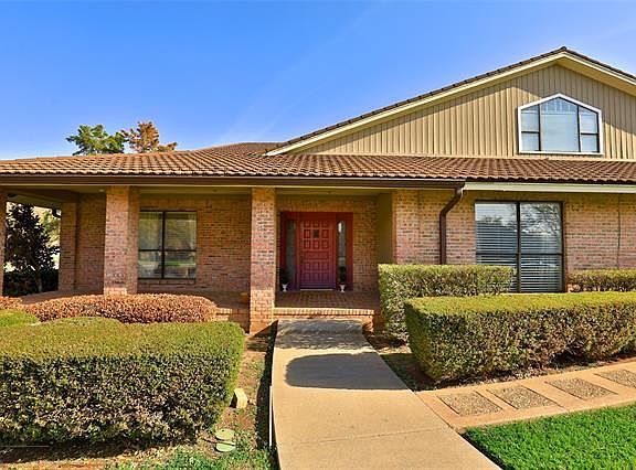 3rd image of 1202 Queens Ct