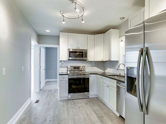 3rd image of 1049 25th Ave SE Unit 1