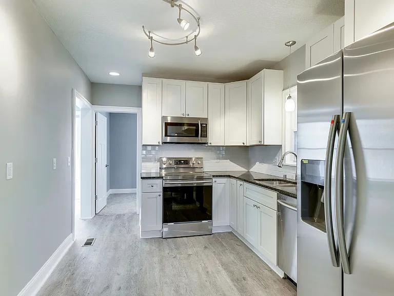 1049 25th Ave SE #1 — Photo 3
