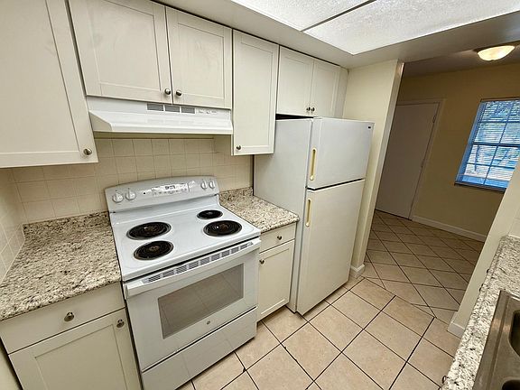 5th image of 300 Gunn Ave APT 3