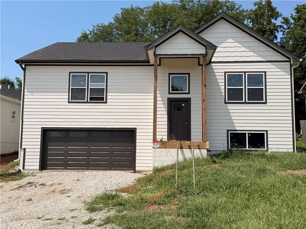 2030 W Springs Way, Excelsior Springs, MO 64024