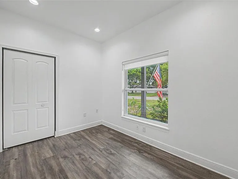 606 Royal Crest Dr — Photo 28