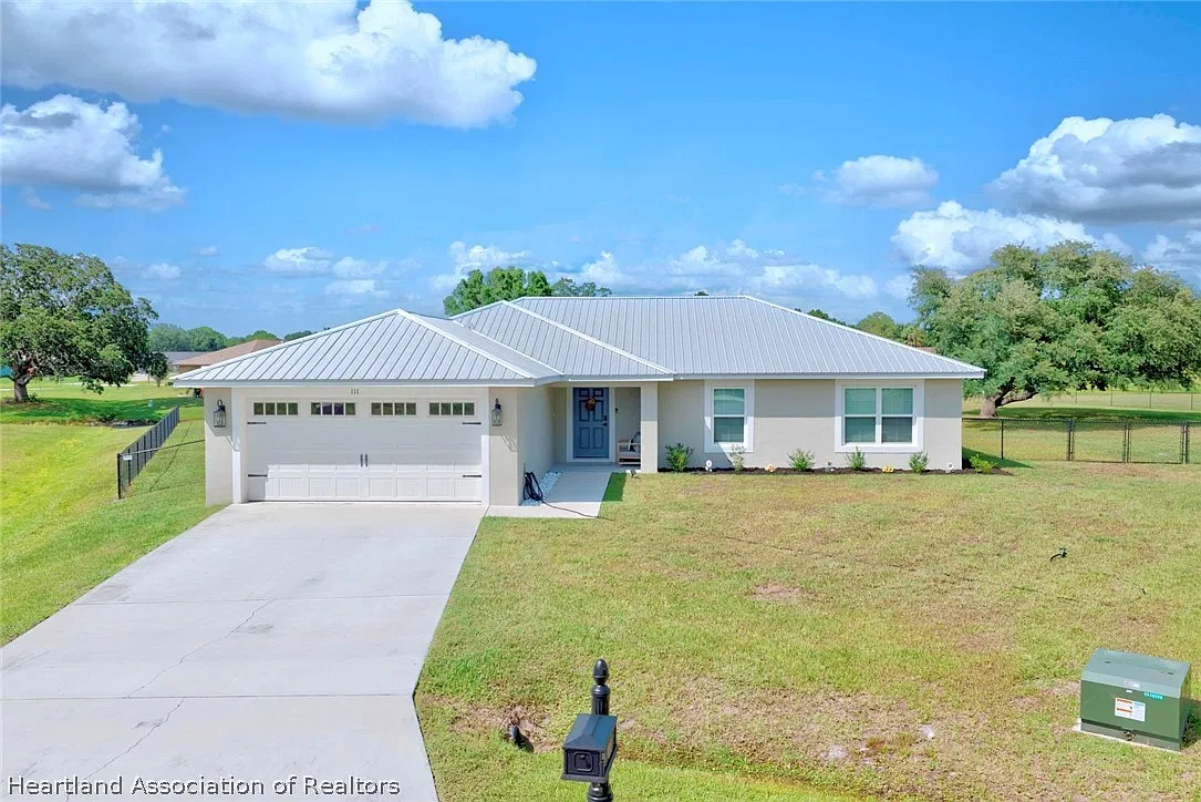 4 bed, 2.0 bath, 1728 sqft, $2,000 — Photo 1