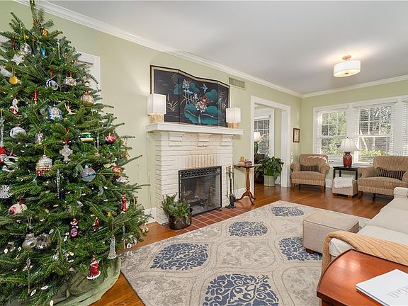 3rd image of 235 Whittier Cir