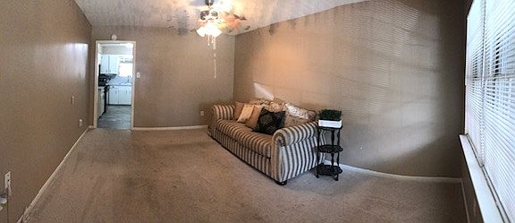 4th image of 413 Oak Vista Dr