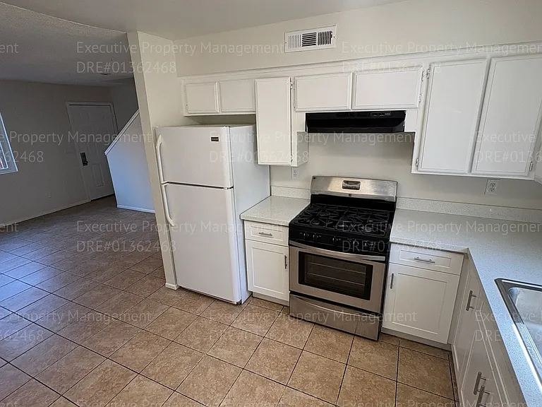 1405 Pacific St — Photo 8