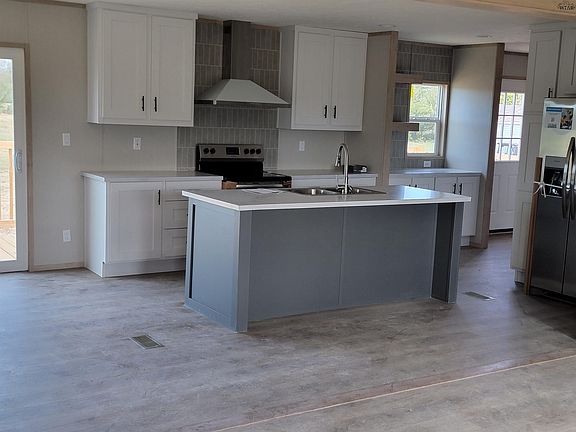 3rd image of 1014 Yucca St