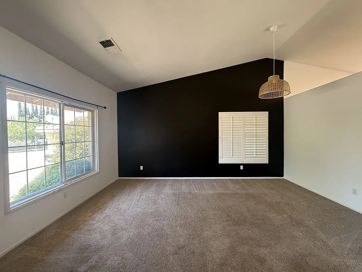 Building Photo - 42472 Plains Dr