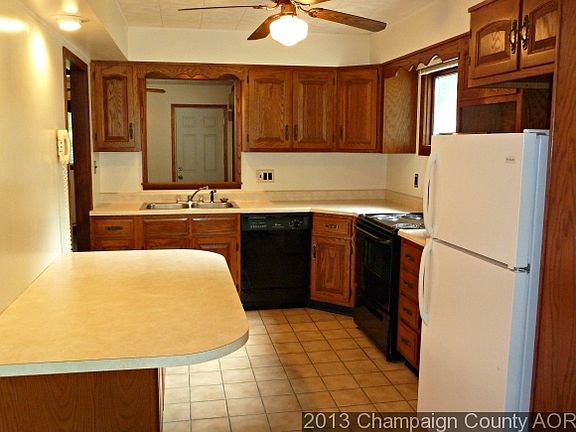 3rd image of 903 E Fairlawn