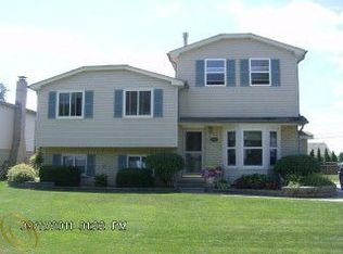 17188 Anita St, Fraser, MI 48026