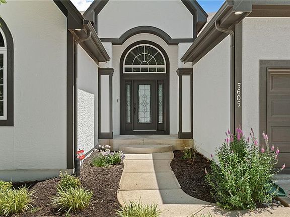 4th image of 5605 NE Coral Dr