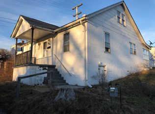 302 1/2 Straley Ave, Princeton, WV 24740