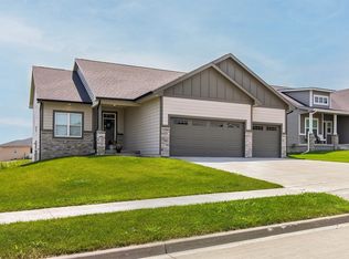 16404 Northpark Dr, Urbandale, IA 50323