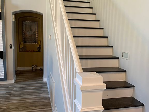 5th image of 612 W Honeysuckle Dr