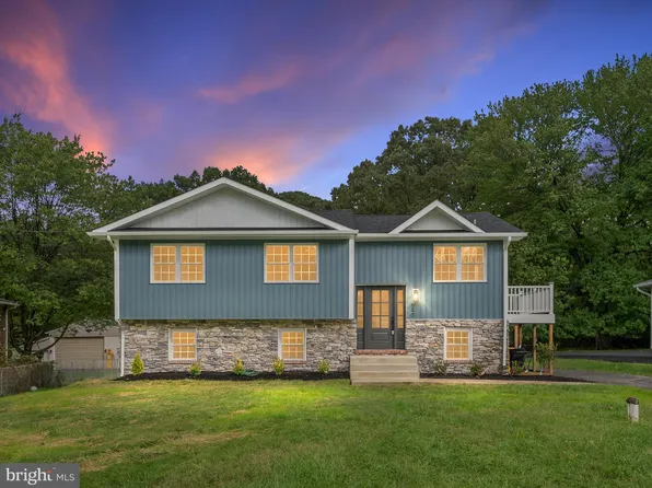 590 Pine Dr, Pasadena, MD 21122