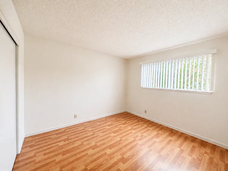 Note: 
Photos virtually staged for layout visualization.