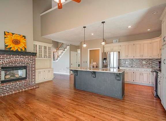 5th image of 5010 Hilltop Dr
