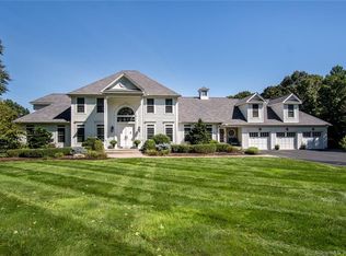 1050 Halladay Ave W, Suffield, CT 06078