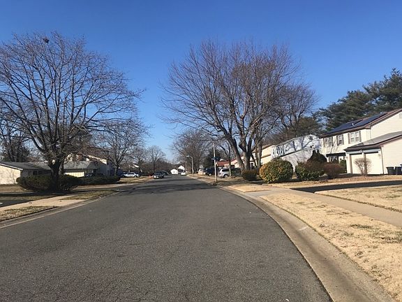 4th image of 131 Toledo Ln